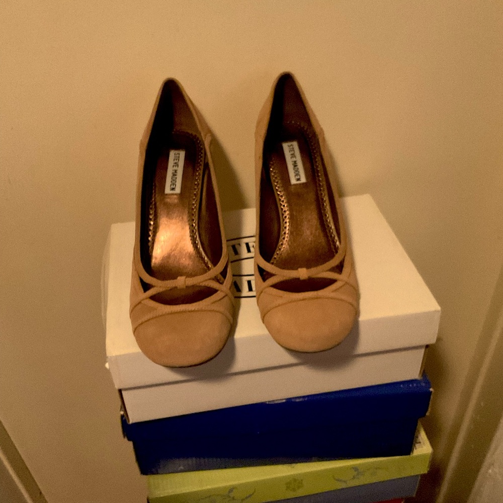 NIB Steve Madden Suede Shoe - Size 10